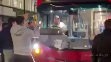 عشقه للريدز كلفه وظيفته.. تفاصيل طرد سائق حافلة بسبب قميص ليفربول (فيديو) 1